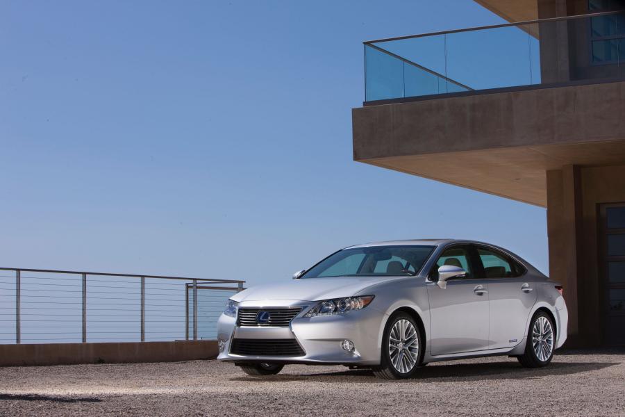  Lexus ES300h 2012 года  (фото 28 из 44)
